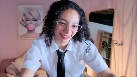 Snapshot of violet__15 chatting on June 2026 12:09:02 PM violet__15 online show from June 2026 12:09:02 PM