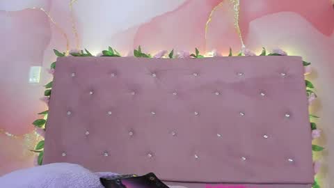 Snapshot of violet__taylor_ chatting on May 2026 02:19:02 AM violet__taylor_ online show from May 2026 02:19:02 AM