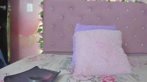 Snapshot of violet__taylor_ chatting on May 2026 02:18:02 AM violet__taylor_ online show from May 2026 02:18:02 AM