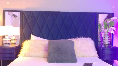 Violet  online show from May 2026 12:00:01 PM