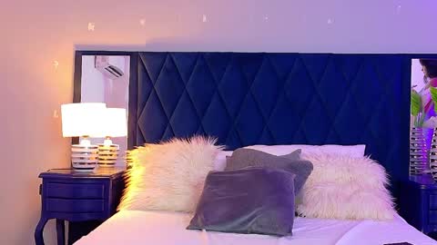 Violet  online show from May 2026 06:38:01 PM