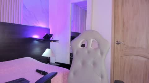 Snapshot of violet_spencer chatting on January 2025 10:37:01 PM Violeta online show from January 2025 10:37:01 PM