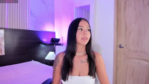 Snapshot of violet_spencer chatting on January 2025 04:55:02 PM Violeta online show from January 2025 04:55:02 PM