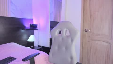 Snapshot of violet_spencer chatting on January 2025 09:47:02 PM Violeta online show from January 2025 09:47:02 PM