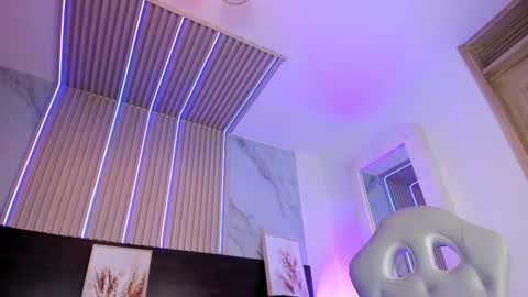 Snapshot of violet_spencer chatting on February 2025 05:46:02 PM Violeta online show from February 2025 05:46:02 PM