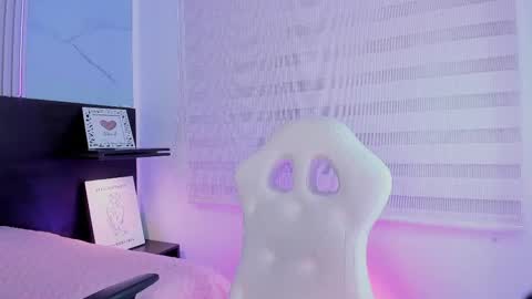 Snapshot of violet_spencer chatting on February 2025 08:30:02 PM Violeta online show from February 2025 08:30:02 PM