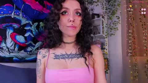 Snapshot of violet_walker7 chatting on June 2026 04:36:02 AM Violet online show from June 2026 04:36:02 AM