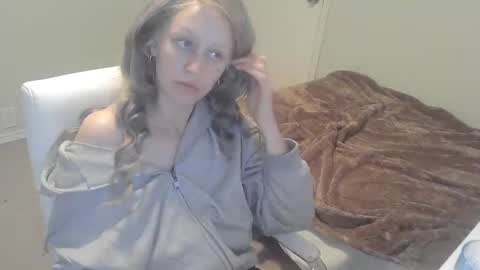 violet_winter97 online show from December 2024 09:52:01 PM
