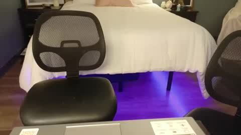 violet_winter97 online show from May 2026 03:07:02 PM