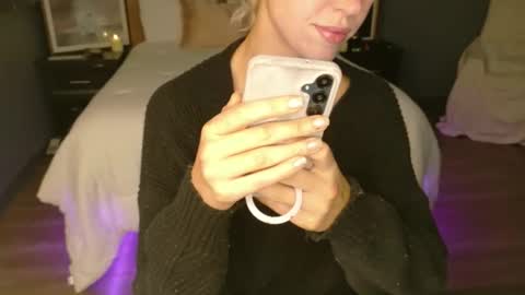 violet_winter97 online show from May 2026 01:41:01 PM