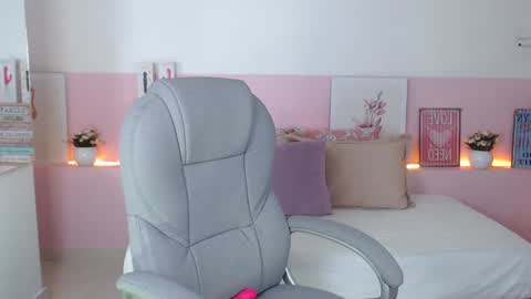 Snapshot of violeta_leon chatting on February 2025 06:19:01 AM Violeta leon online show from February 2025 06:19:01 AM