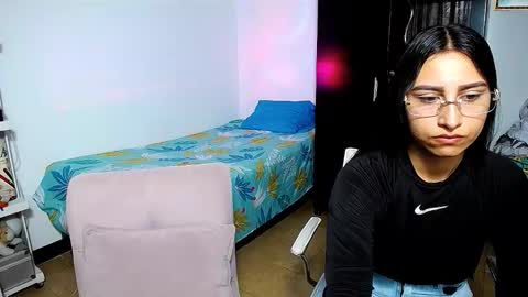 Snapshot of violeta_rouses chatting on February 2026 03:51:01 PM violeta_rouses online show from February 2026 03:51:01 PM