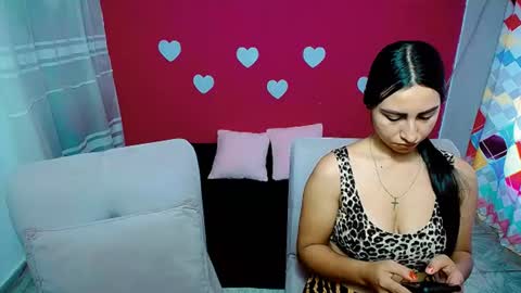 Snapshot of violeta_rouses chatting on June 2026 04:00:01 PM violeta_rouses online show from June 2026 04:00:01 PM