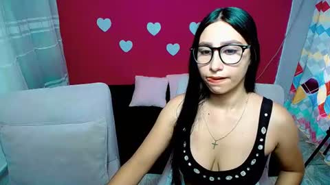 Snapshot of violeta_rouses chatting on June 2026 10:12:01 PM violeta_rouses online show from June 2026 10:12:01 PM