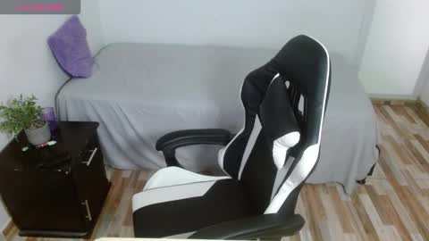 Snapshot of violeta_u chatting on December 2025 03:27:02 PM violeta online show from December 2025 03:27:02 PM