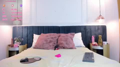 Snapshot of violetamarcelli chatting on February 2026 12:10:02 PM Violet online show from February 2026 12:10:02 PM