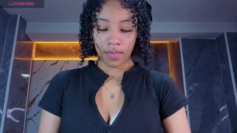 violeth_b online show from May 2026 01:30:01 PM