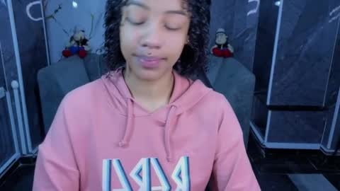violeth_b online show from May 2026 12:44:01 PM