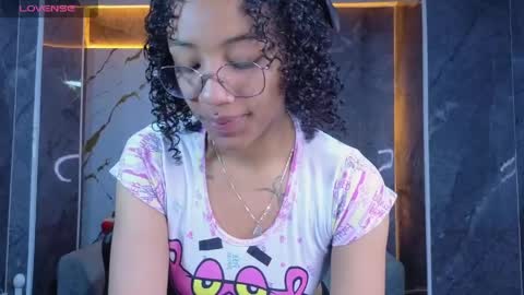 violeth_b online show from May 2026 12:44:01 PM