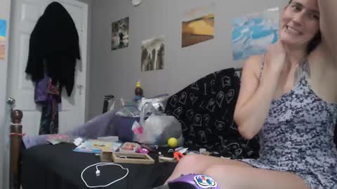 Violet Hooper online show from September 2025 03:47:01 PM