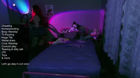 Violet October online show from September 2025 04:56:01 AM