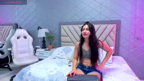 Violet Rousse online show from February 2025 01:40:02 PM