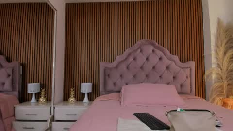 violett_hott_ online show from April 2026 12:31:01 PM