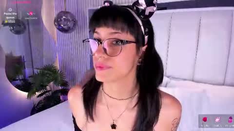 violettacolinss online show from June 2026 12:22:01 PM