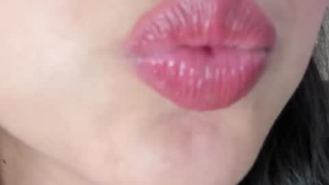 Snapshot of violettarousee chatting on May 2026 10:17:01 PM violettarousee online show from May 2026 10:17:01 PM