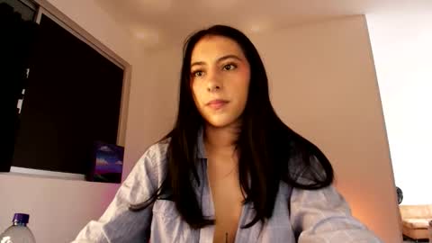 Violetta....Follow me in Twitter... online show from October 2025 11:21:02 AM