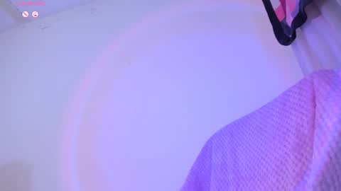 Snapshot of violettbones chatting on December 2024 07:18:02 AM Violett online show from December 2024 07:18:02 AM