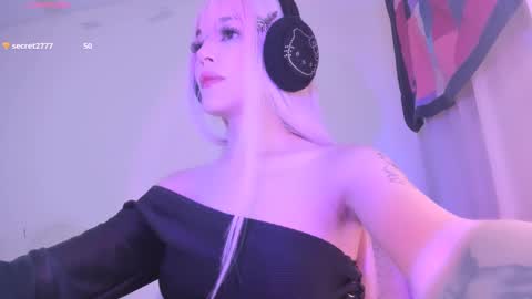 Snapshot of violettbones chatting on January 2025 07:04:01 AM Violett online show from January 2025 07:04:01 AM