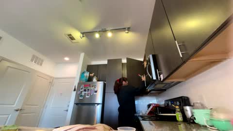 Snapshot of violetttflowers chatting on December 2025 06:15:01 PM Violet Flowers online show from December 2025 06:15:01 PM