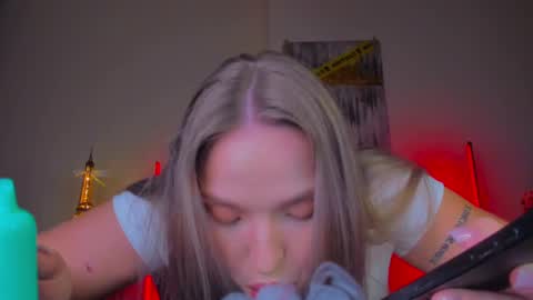 Violla online show from February 2025 03:41:02 PM