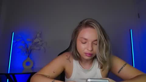 Violla online show from November 2025 11:19:01 AM