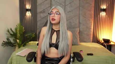 viollettebylyly online show from October 2025 12:24:02 PM