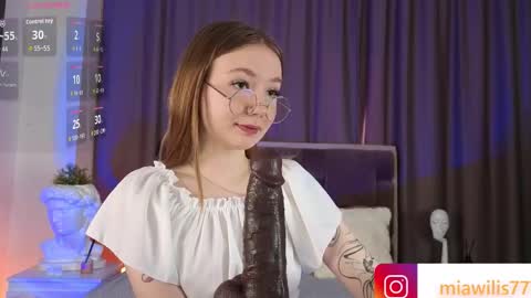 Mia  dont forget to thumbs up me online show from September 2025 09:58:01 AM