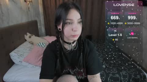 Snapshot of vivi__squirrel chatting on December 2024 03:53:02 PM Vivi online show from December 2024 03:53:02 PM