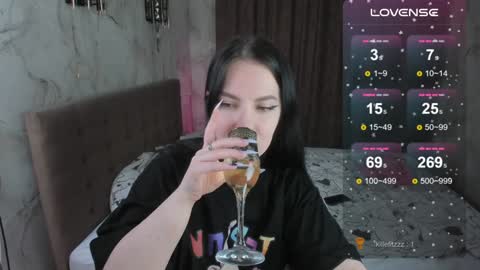 Snapshot of vivi__squirrel chatting on January 2025 06:49:02 AM Vivi online show from January 2025 06:49:02 AM