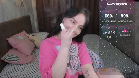 Snapshot of vivi__squirrel chatting on January 2025 09:15:01 AM Vivi online show from January 2025 09:15:01 AM