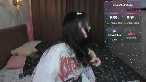 Snapshot of vivi__squirrel chatting on February 2025 03:03:01 AM Vivi online show from February 2025 03:03:01 AM