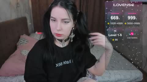 Snapshot of vivi__squirrel chatting on February 2025 06:51:01 AM Vivi online show from February 2025 06:51:01 AM