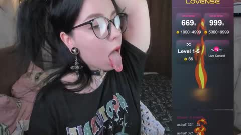 Snapshot of vivi__squirrel chatting on February 2025 07:56:01 AM Vivi online show from February 2025 07:56:01 AM