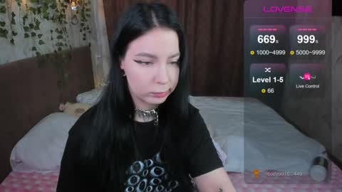 Snapshot of vivi__squirrel chatting on February 2025 07:01:02 AM Vivi online show from February 2025 07:01:02 AM