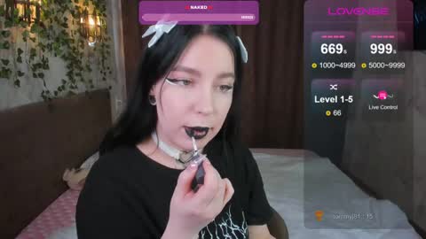 Snapshot of vivi__squirrel chatting on February 2025 06:40:01 AM Vivi online show from February 2025 06:40:01 AM