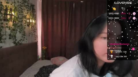 Snapshot of vivi__squirrel chatting on March 2025 08:40:02 AM Vivi online show from March 2025 08:40:02 AM