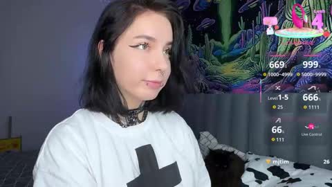 Snapshot of vivi__squirrel chatting on October 2025 12:46:02 PM Vivi online show from October 2025 12:46:02 PM