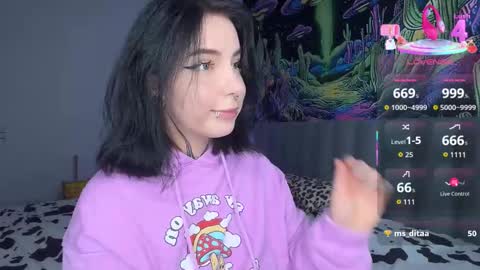 Snapshot of vivi__squirrel chatting on October 2025 09:49:01 AM Vivi online show from October 2025 09:49:01 AM