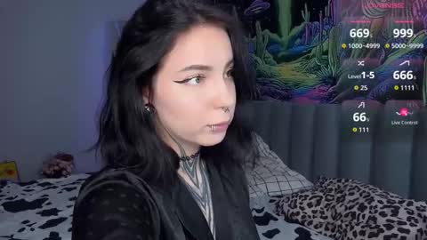 Snapshot of vivi__squirrel chatting on November 2025 01:28:02 PM Vivi online show from November 2025 01:28:02 PM