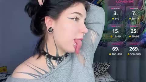 Snapshot of vivi__squirrel chatting on November 2025 07:57:01 PM Vivi online show from November 2025 07:57:01 PM